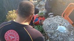 Antalya'da gelin ve damadın fotoğrafını çekerken 30 metreden düştü