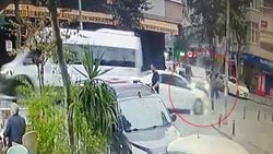 Küçükçekmece’de okula giden liseli gence araç çarptı