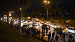İstanbul'da trafikte makas atan araç zincirleme kazaya neden oldu