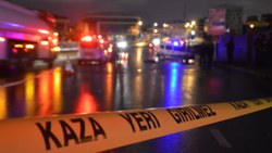İstanbul'da karşıdan karşıya geçenlere otomobil vurdu: 3 ölü