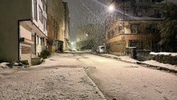 Ardahan’da mevsimin ilk karı yağdı