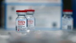 İsveç ve Danimarka, Moderna aşısının kullanımını askıya aldı