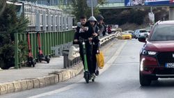 D-100 Karayolu'nda 3 kişinin bulunduğu Martı dikkat çekti