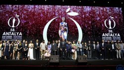 Altın Portakal'da en iyi film ödülü Uzun Tıraş'a verildi