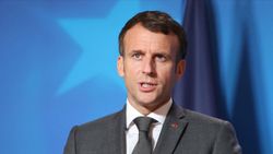 Macron'un aşı kartını kullanan genç para cezasına çarptırıldı