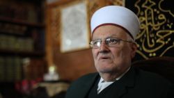 İsrail polisi, Mescid-i Aksa Hatibi Şeyh İkrime Sabri’nin evine baskın düzenledi