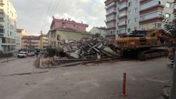 Kocaeli'de bina yıkımı sırasında patlamalar yaşandı