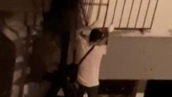 Kağıthane'de bir kişi, komşusundaki hırsızlığı görüntüledi