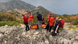 Muğla'da yamaç paraşütü pilotu, düştüğü bölgeden kurtarıldı