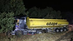 Uşak'ta tankerin çarptığı sürücü yaşamını yitirdi