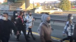 Alışıldık manzara: Metrobüs arızalanınca yolcular yürümek zorunda kaldı
