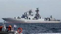 Rus savaş gemisi, Çin ile ortak askeri tatbikatı sırasında ABD savaş gemisini uzaklaştırdı
