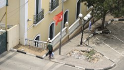 Luanda'da caddeler Türk bayraklarıyla donatıldı