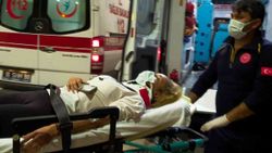 Bursa'da otomobil tıra çarptı: 1 yaralı