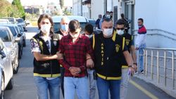 Adana’da gasp için girdikleri kuyumcuda çalışanı vurup kaçtılar