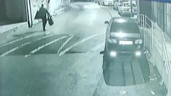 Pendik’te çay ocağına giren hırsız televizyon çaldı