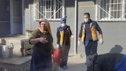 Bursa'da evi yanan kadın gözyaşları içinde ziynet eşyasını aradı