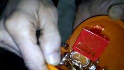 Sultangazi'de yıkamak için alınan halıdan altın çıktı