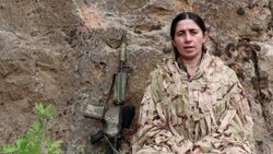 PKK'lı kadınların saçaklı kamuflajı