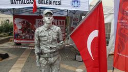 Malatya’da canlı heykelin rekor denemesi