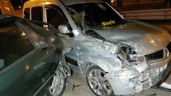 Samsun'da kapısı açılan otomobile araç çarptı: 7 yaralı