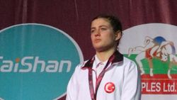 Genç milli güreşçi Eda Tekin dünya üçüncüsü