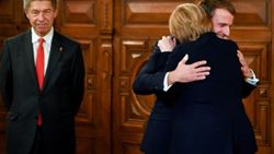 Angela Merkel ile Emmanuel Macron vedalaştı