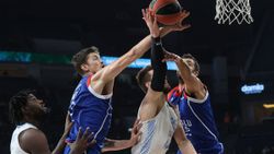 Anadolu Efes sahasında Zenit'e 90-79 yenildi