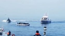 İzmir açıklarında 75 göçmen kurtarıldı