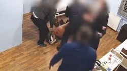Saakaşvili’nin cezaevi hastanesine kaldırılma görüntüleri yayınladı