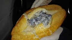 Adıyaman’da ekmek arasına gizlenmiş uyuşturucu ele geçirldi