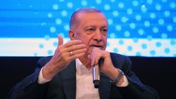 Cumhurbaşkanı Erdoğan Çanakkale türküsüne eşlik etti