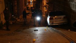 İzmir'de bıçaklı ve silahlı kavga: 6 yaralandı