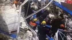 Rusya'da gıda deposundaki raflar çöktü