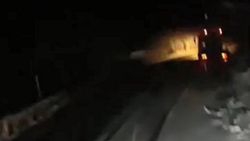 Kastamonu’da kar yağışından tıkanan karayolu trafiğe açıldı