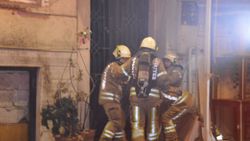 İstanbul'da metruk binada çıkan yangın çevredekileri korkuttu