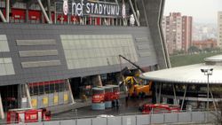 Galatasaray NEF Stadyumu'nda vinç devrildi