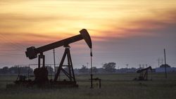Brent petrolün varil fiyatı 82,33 dolar