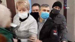 Rusya'da kısıtlamalar protesto ediliyor: Meclise girmeye çalıştılar