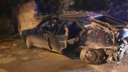 Sakarya'da ehliyetsiz genç sürücü, otomobille duvara çarptı: 5 çocuk yaralı