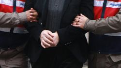 Manisa'da ısıttığı yemek kaşığı ile yeğenine işkence yaptı