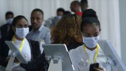 Güney Afrika: Nu varyantını erken tespit ettik diye cezalandırıldık