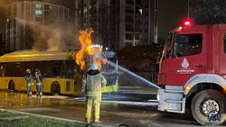 Başakşehir'de park halindeki İETT otobüsünde yangın