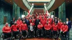 Cumhurbaşkanı Erdoğan, paralimpik oyunlarda madalya kazanan sporcularla buluştu