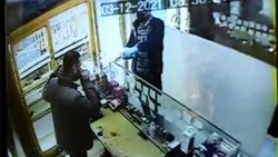 Şanlıurfa’da dükkanı soyulan kuyumcunun rahat tavırları
