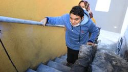 Zonguldak'taki yürüme engelli bir vatandaş 'tedavi olmak istiyorum' dedi