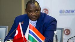 Gambiya'da Adama Barrow yeniden Cumhurbaşkanı seçildi