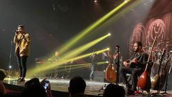 Bilal Sonses Bostancı'daki konserde sevenleriyle buluştu