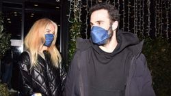 Burcu Esmersoy yeni sevgilisiyle el ele görüntülendi