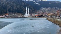 Uzungöl'ün büyük bölümü buz tuttu